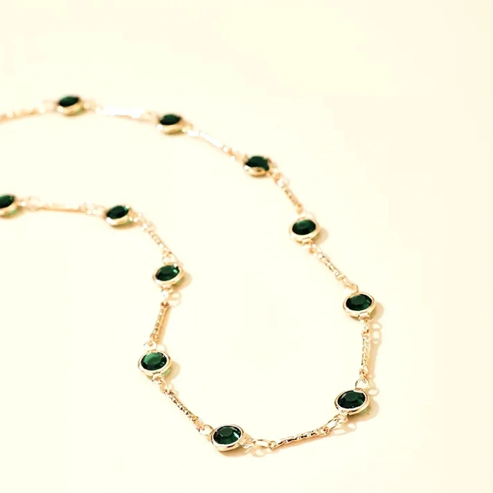 ✨✨✨Green Gold Bezel Choker ✨✨✨ - Picture 3 of 5